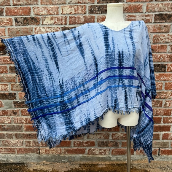 Lovestitch soft blue tie dyed poncho / OS / Excellent condition - Picture 5 of 13